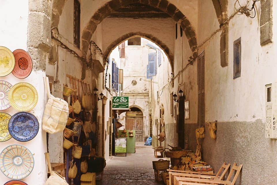 Un callejón de la Medina en Essaouira, Marruecos.